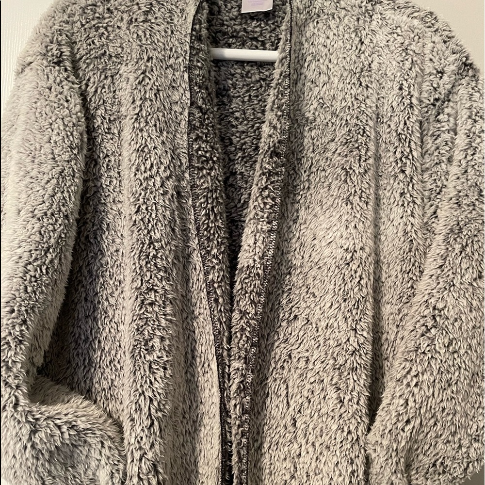Secret Treasures sleepwear open sweater with pockets Size Medium